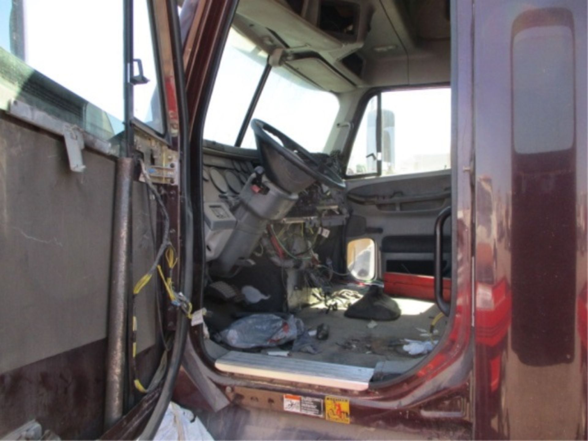 2010 Freightliner Century Class T/A Truck Tractor, No Motor, No Transmission, 60" Sleeper, Air Ride, - Image 25 of 36