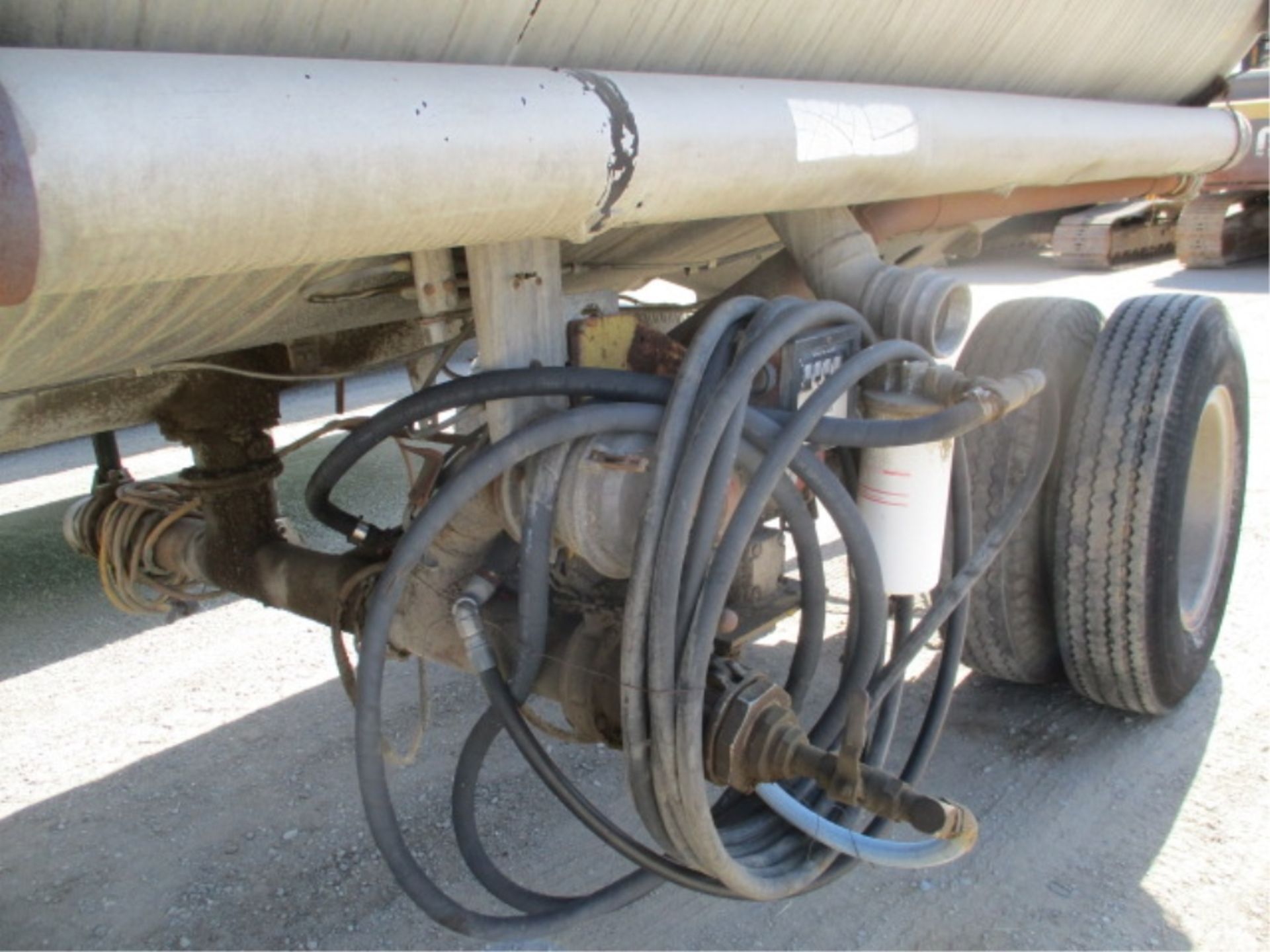 Utility T/A Aluminum Fuel Trailer, 5,000 Gallon Tank, Fuel Pump & Hose, Fixed Dolly, Pintle - Image 7 of 12