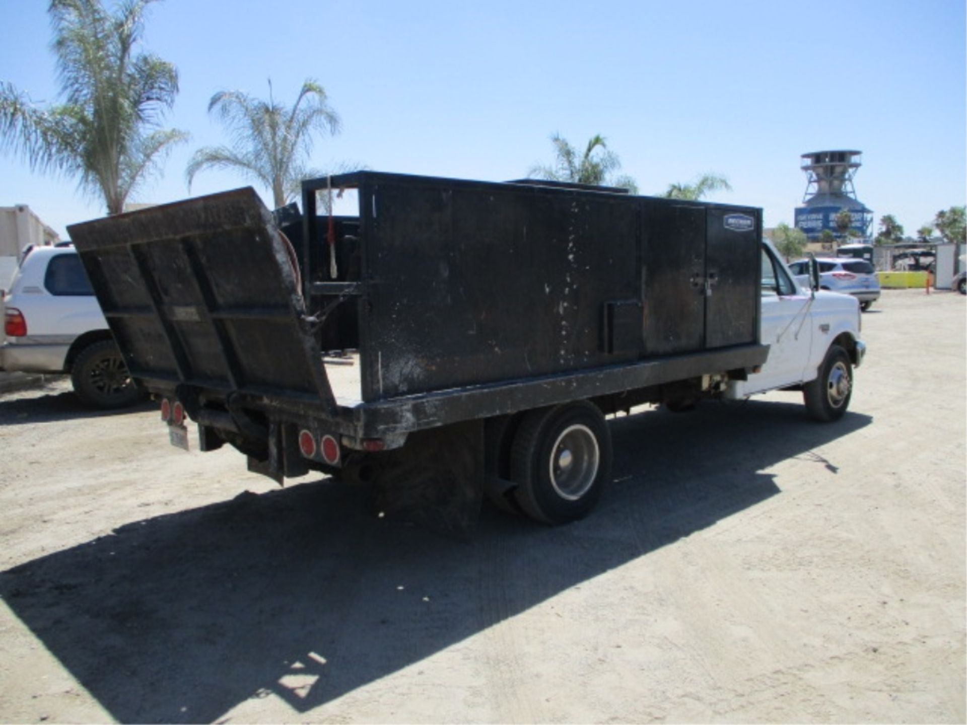 Ford F350 Saw Truck, 7.3L Power Stroke Diesel, Automatic, Waltco Lift Gate, Poly Water Tank, Storage - Image 3 of 12