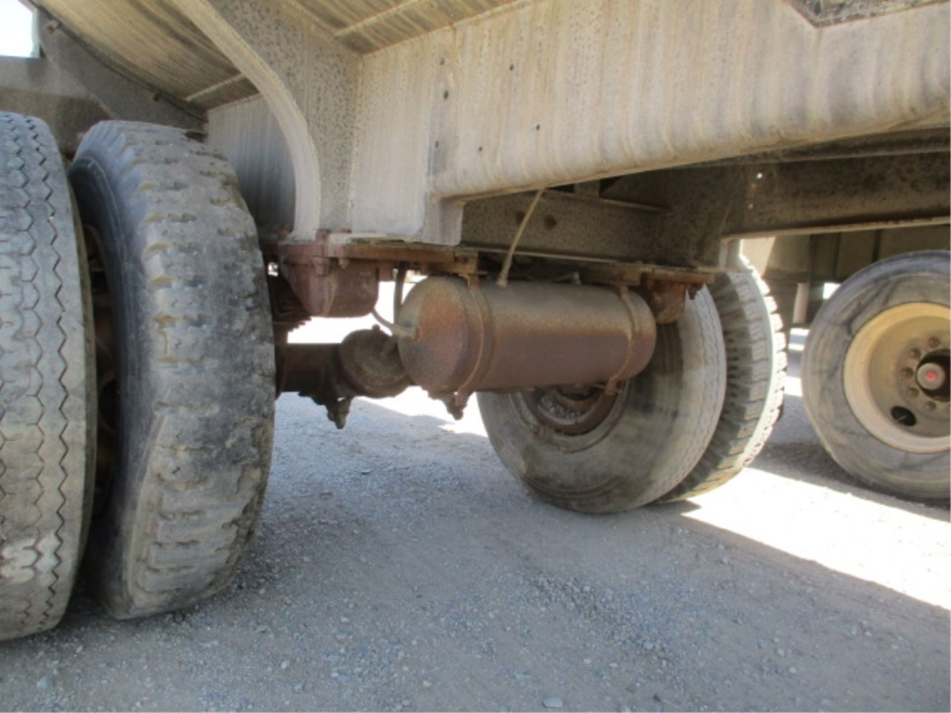 Utility T/A Aluminum Fuel Trailer, 5,000 Gallon Tank, Fuel Pump & Hose, Fixed Dolly, Pintle - Image 5 of 12