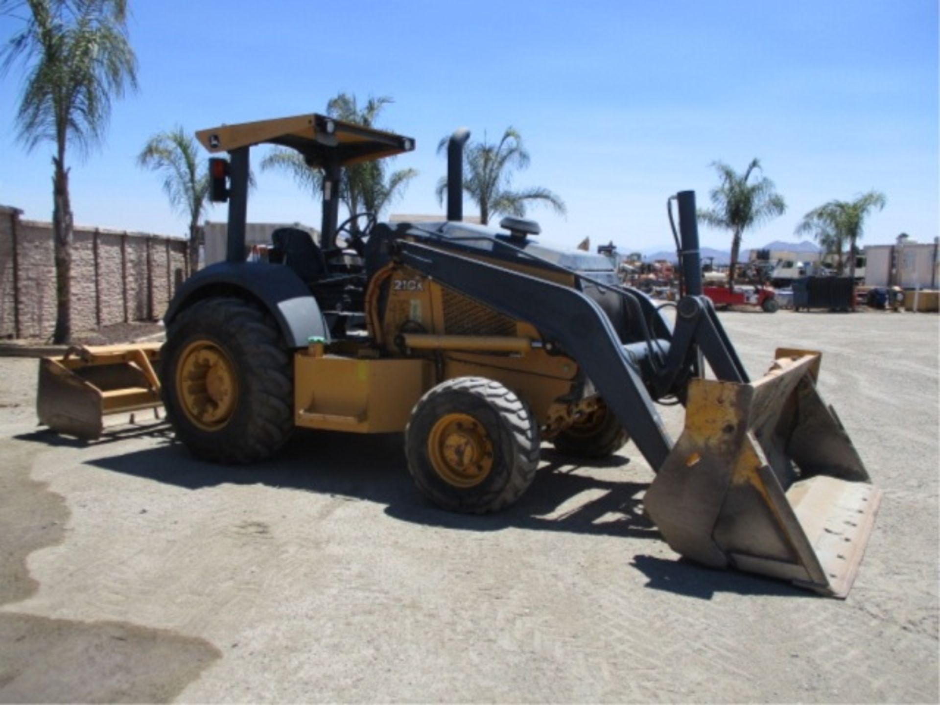 2013 John Deere 210K Skip Loader, 4x4, 4.5L John Deere Diesel, 4-Speed, 4-In-1 Bucket, 4-Way Rear - Image 4 of 57