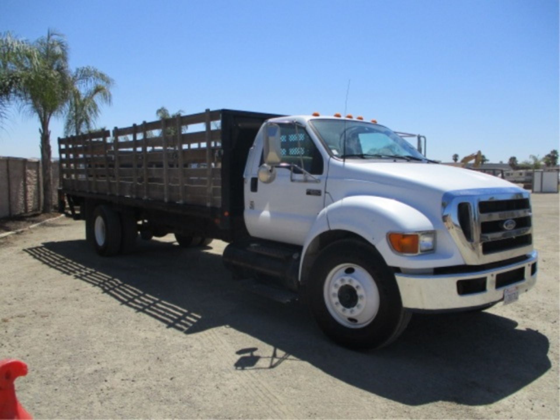 2005 Ford F650 S/A Flatbed Stakebed Truck, Cat C7 Acert 7.2L 6-Cyl Diesel, Automatic, Lift Gate, 24' - Image 7 of 61