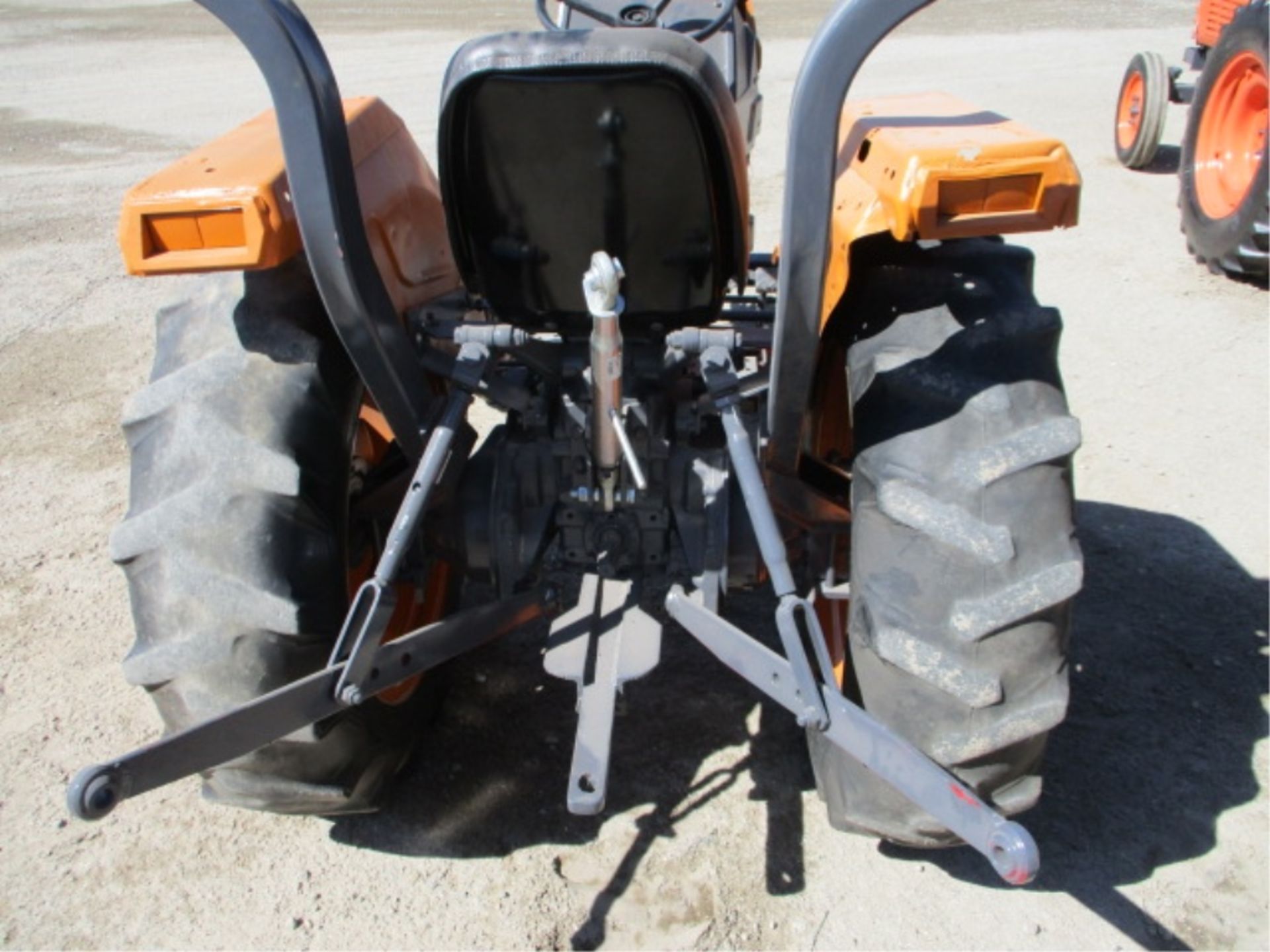 Kubota L2500 Utility Ag Tractor, 3-Cyl Diesel, PTO, 3-Point Hitch, Roll Bar, S/N: 21247, Mile/ - Image 24 of 40