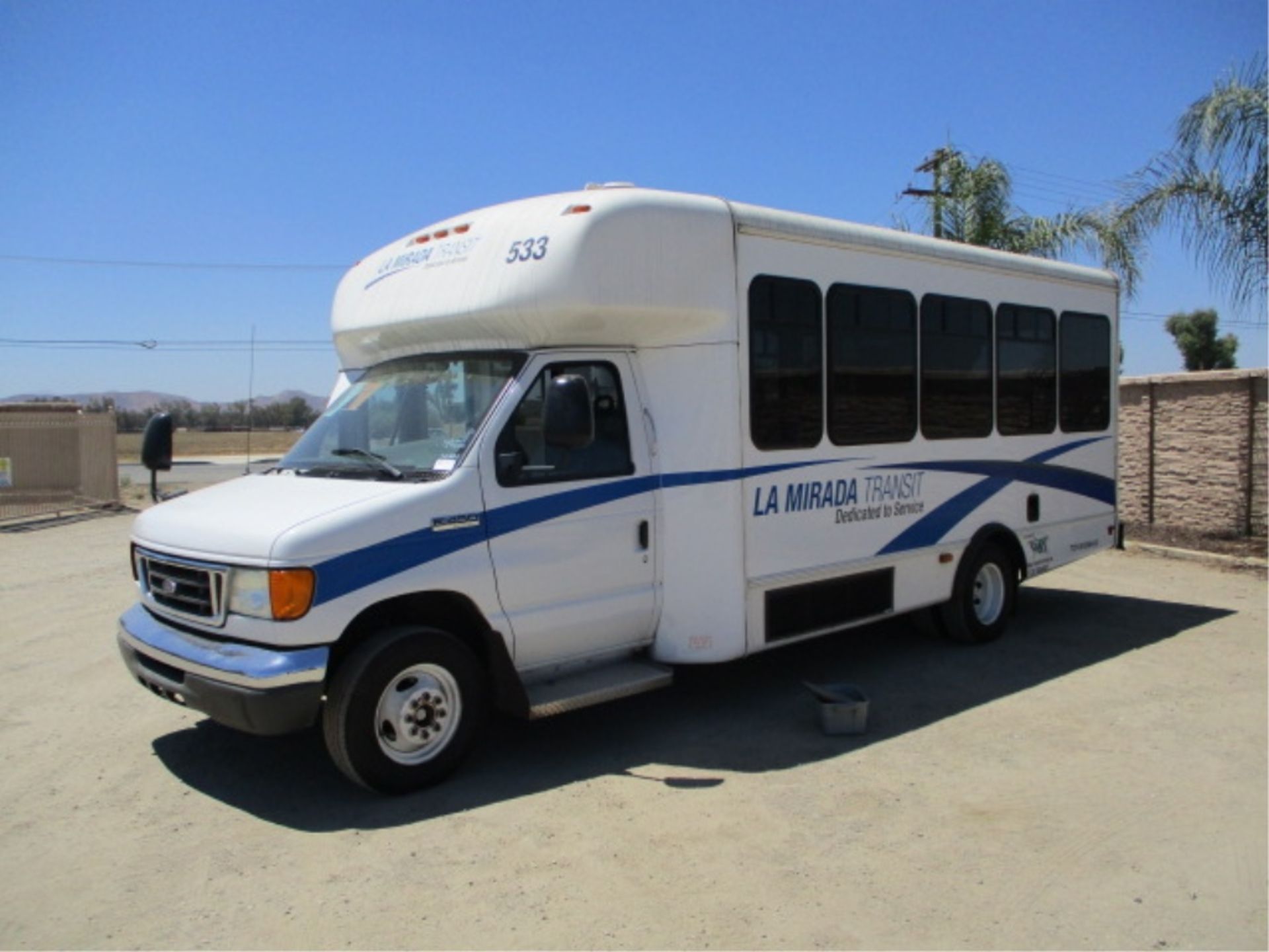 2007 Ford E450 Passenger Bus, 6.8L Gas, Automatic, 16-Passenger, Wheel Chair Lift, S/N: