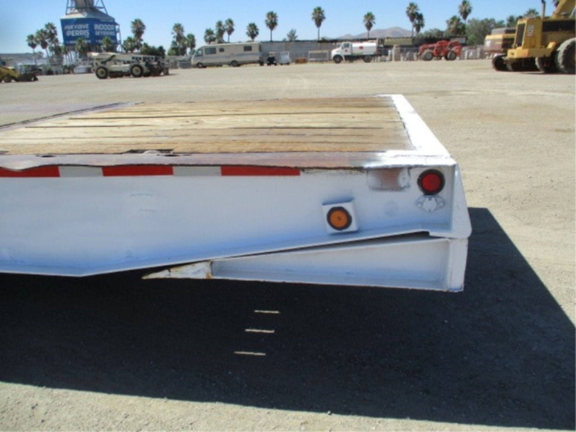 2000 Trail King TK70HT-482 T/A Equipment Trailer, 48', Wood Deck, Hydraulic Dove Tail, 10' Upper - Image 21 of 88