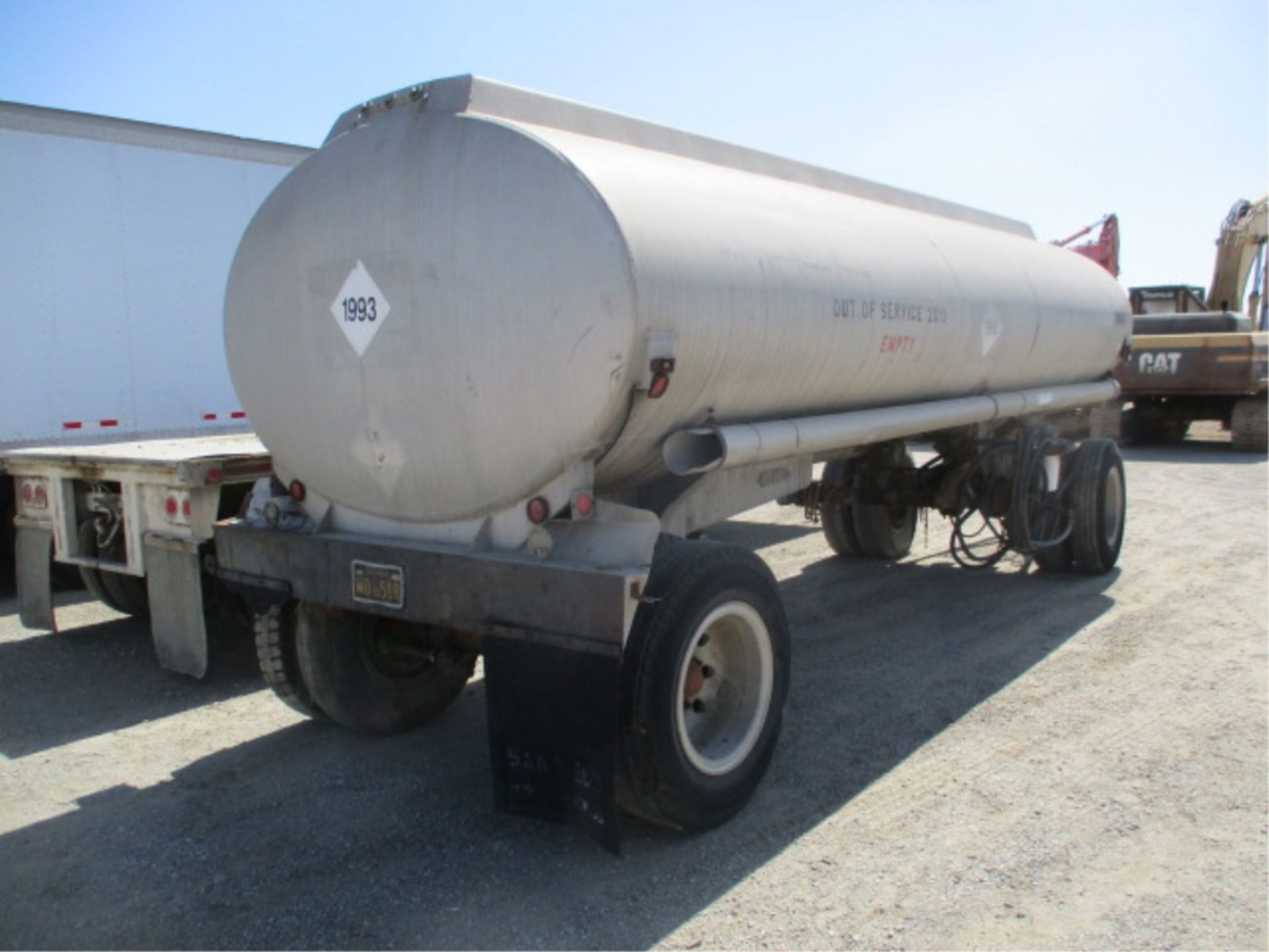 Utility T/A Aluminum Fuel Trailer, 5,000 Gallon Tank, Fuel Pump & Hose, Fixed Dolly, Pintle - Image 3 of 12