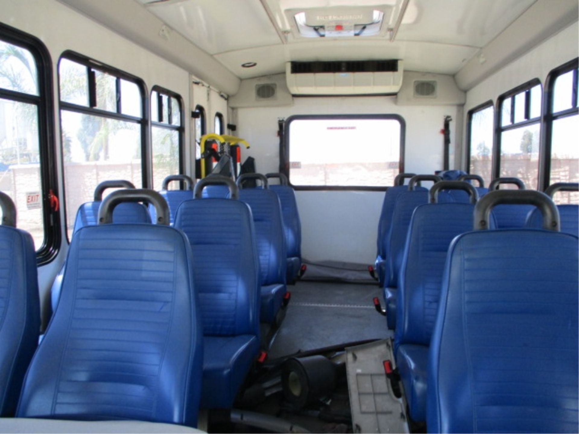 2007 Ford E450 Passenger Bus, 6.8L Gas, Automatic, 16-Passenger, Wheel Chair Lift, S/N: - Image 6 of 13