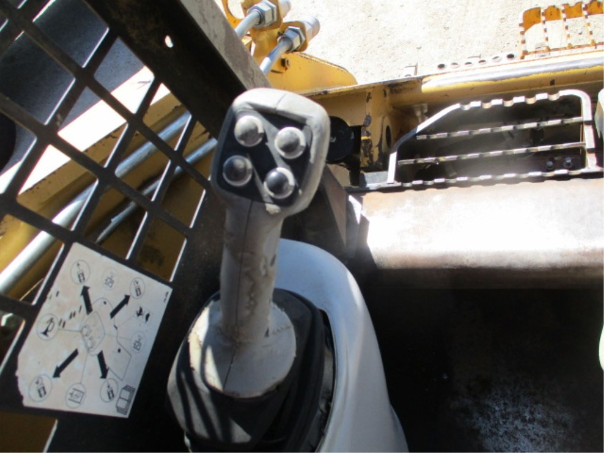 2005 Caterpillar 262B Skid Steer Loader, 4-Cyl Diesel,Tooth Bucket, Auxiliary Hydraulics, Cushion - Image 30 of 45