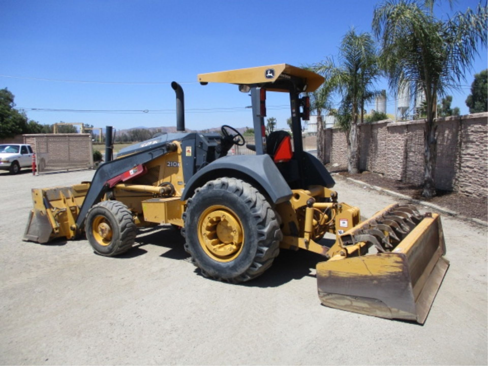 2013 John Deere 210K Skip Loader, 4x4, 4.5L John Deere Diesel, 4-Speed, 4-In-1 Bucket, 4-Way Rear - Image 12 of 57