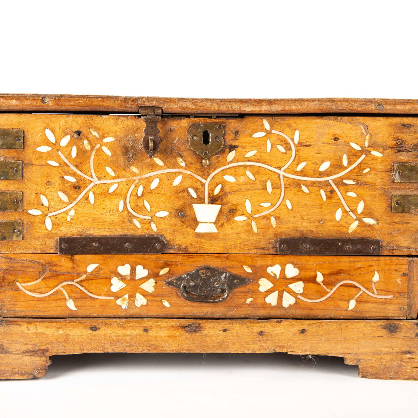 20TH C. INDIAN SHEESHAM WOOD TRUNK WITH INLAID CAMEL BONE - Image 3 of 17