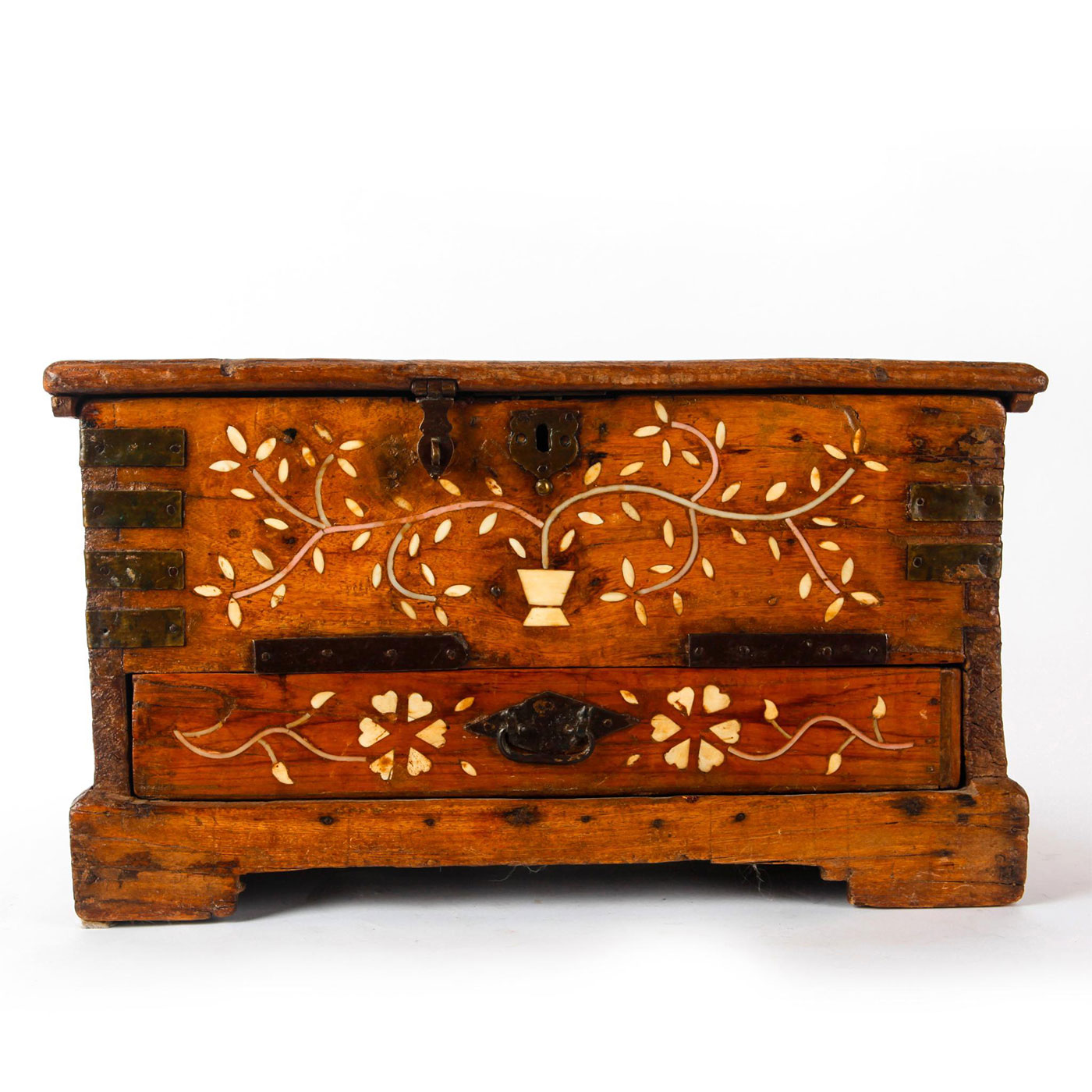 20TH C. INDIAN SHEESHAM WOOD TRUNK WITH INLAID CAMEL BONE - Image 6 of 17