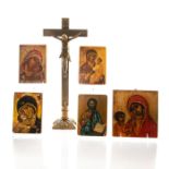5 CHRISTIAN RELIGIOUS WALL PLAQUES, BRASS CRUCIFIX