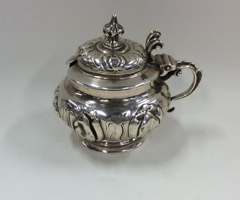 A good Victorian hinged top silver mustard on spre - Image 2 of 3