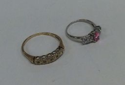 Two gold rings. Approx. 3.5 grams. Est. £30 - £40.
