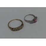 Two gold rings. Approx. 3.5 grams. Est. £30 - £40.