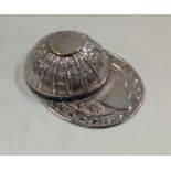 A silver plated jockey cap caddy spoon. Est. £20 -