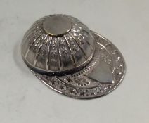 A silver plated jockey cap caddy spoon. Est. £20 -