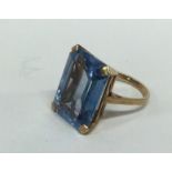 An 18 carat gold and topaz single stone ring in cl