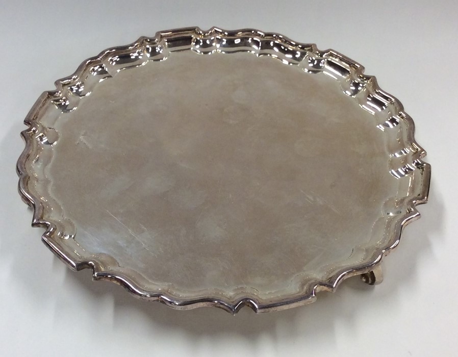 A plain silver circular salver. London. By Mappin - Image 3 of 3