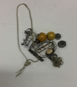 A quantity of costume jewellery. Est. £20 - £30.