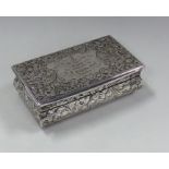 A good quality Georgian silver engraved snuff box