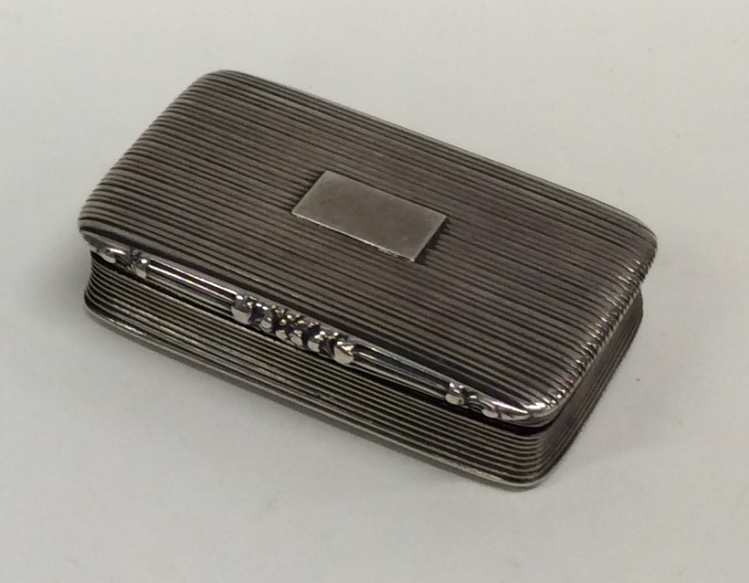 A good Georgian silver snuff box with reeded decor - Image 5 of 6
