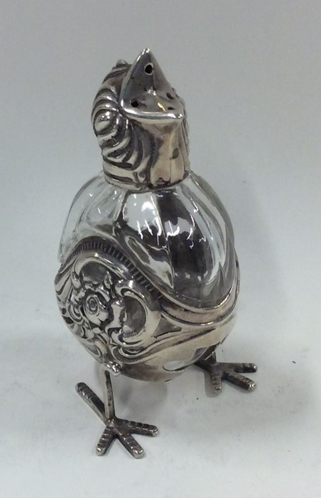 An unusual silver pepper in the form of a chick wi - Image 2 of 6