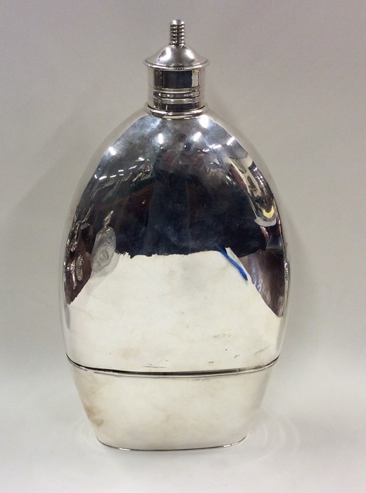 A massive silver hip flask with detachable sleeve - Image 3 of 6