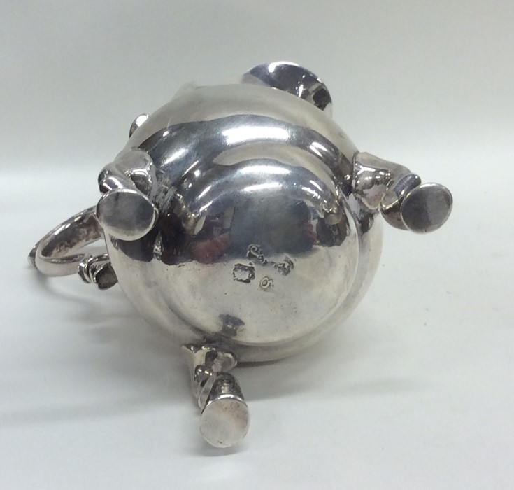 A good heavy George II silver cream jug with squat - Image 3 of 3