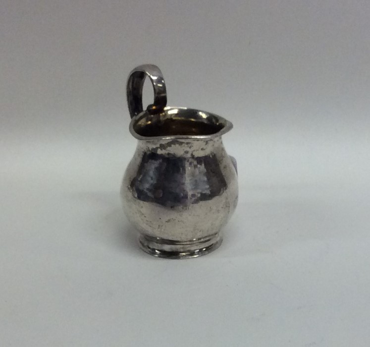 A small silver Georgian style cream jug. Approx. 2 - Image 2 of 2