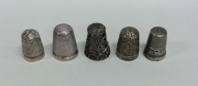 Seven silver engine turned thimbles. Approx. 29 gr