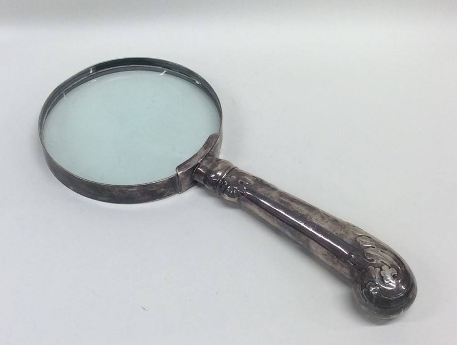 An Edwardian silver mounted magnifier. Approx. 284