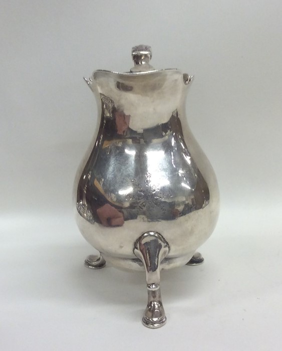 A good heavy George II silver cream jug with squat - Image 2 of 3