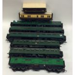 A quantity of '00' gauge carriages. Est. £20 - £30