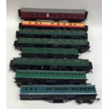 A large quantity of '00' gauge carriages. Est. £25