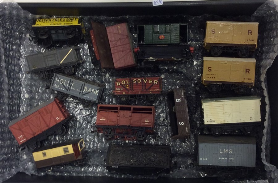 A collection of '00' gauge rolling stock. Est. £20