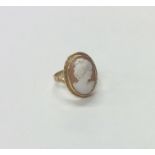 A 9 carat framed cameo ring. Approx. 4 grams. Est.