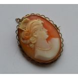 A 9 carat shell cameo depicting a lady. Approx. 6.