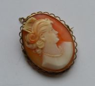 A 9 carat shell cameo depicting a lady. Approx. 6.