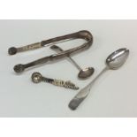 A pair of Continental silver salt spoons together