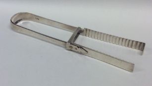 A pair of Georgian OE pattern asparagus tongs of t