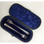 A pair of attractive cased pickle forks with flora