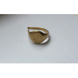 A gent’s 18 carat gold signet ring. Approx. 4 gram