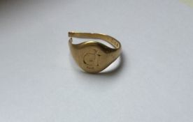 A gent’s 18 carat gold signet ring. Approx. 4 gram