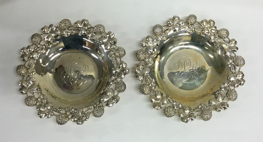 A pair of good quality silver gilt dishes decorate - Image 2 of 3