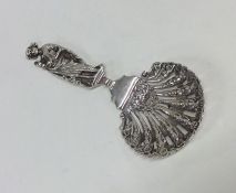 A good quality cast silver caddy scoop decorated w