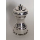 A silver plated pepper grinder. Est. £10 - £20.