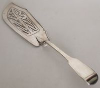 A fiddle pattern silver fish slice with pierced bl