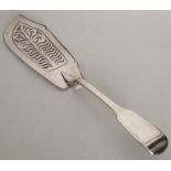 A fiddle pattern silver fish slice with pierced bl