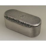 A good quality heavy oval snuff box attractively d